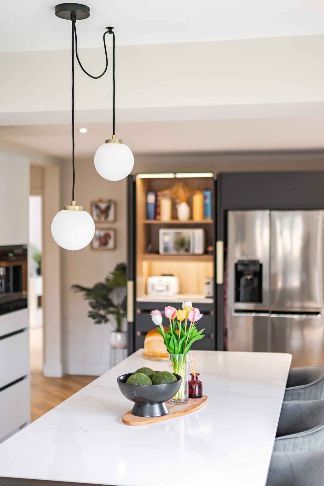 <span style="color:hsl(50,78%,52%);">4.</span> Kitchens